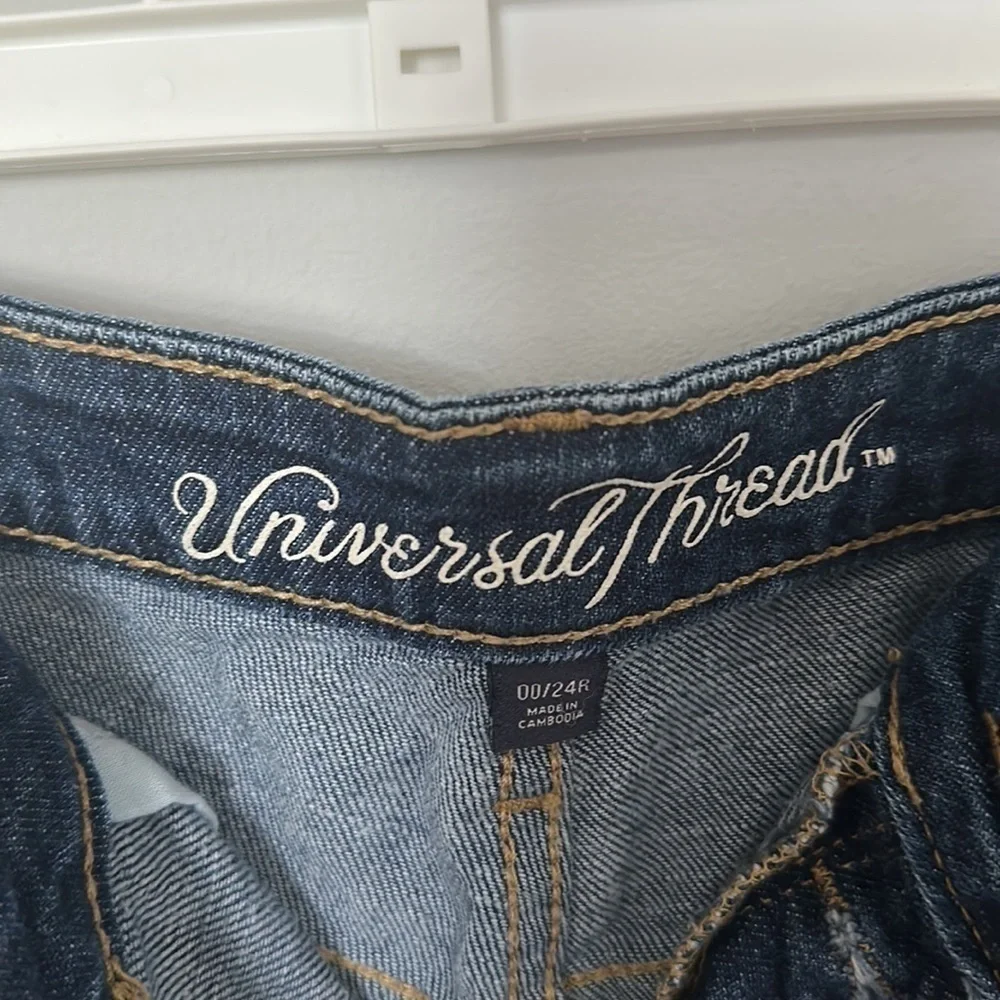 Universal Thread denim jean shorts size 00 frayed hem mid-rise women’s